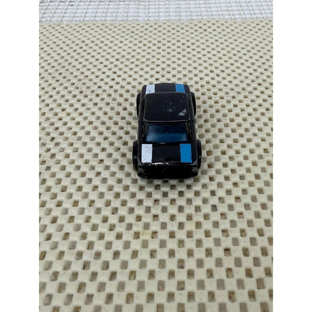 Hot Wheels BMW 2002 Black Blue White Racing Stripes‎ 1:64 Diecast Car 2011 J14